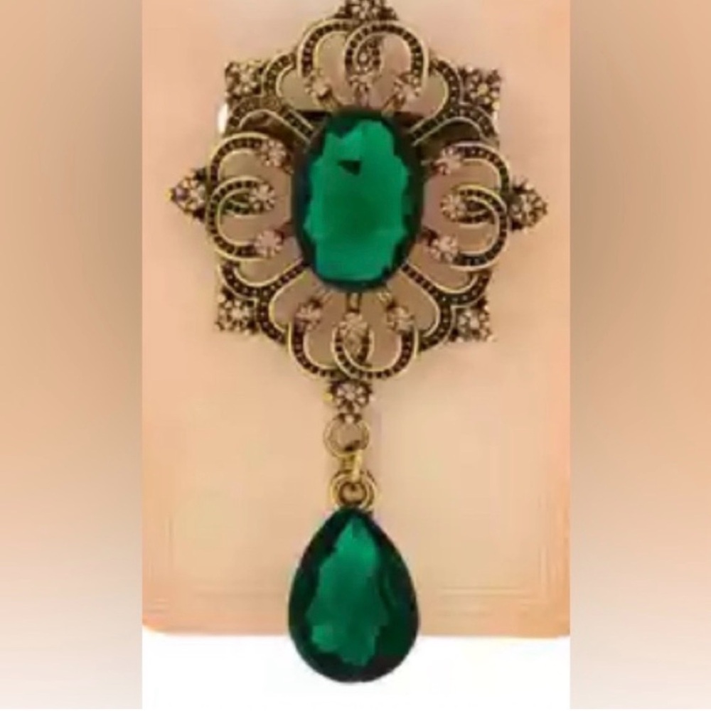 Elegant Green and Gold Pendant Brooch